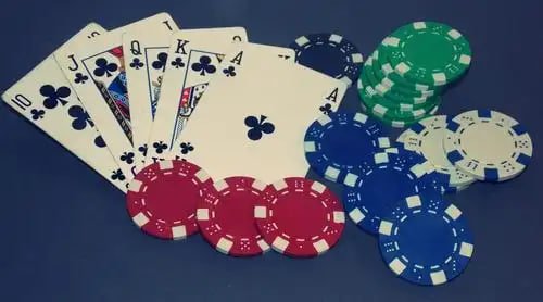 Tuyển thủ esports thi đấu căng thẳng tại giải quốc tế